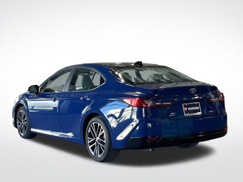 Used 2025 Toyota Camry XLE AWD/4WD image 8