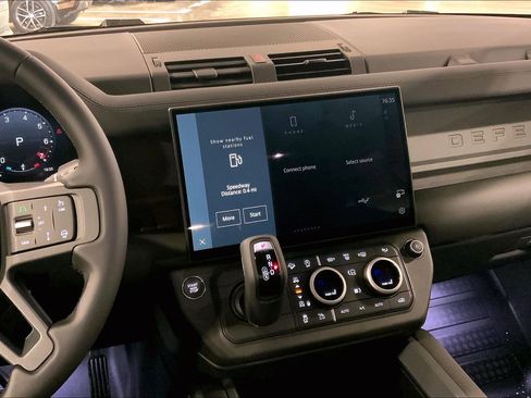 New 2026 Land Rover Defender 110 X-Dynamic SE image 6