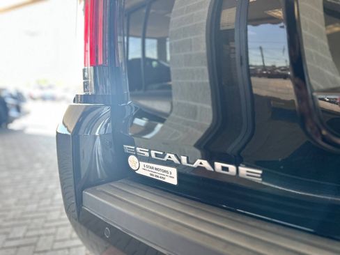 Used 2017 Cadillac Escalade Luxury AWD/4WD image 15