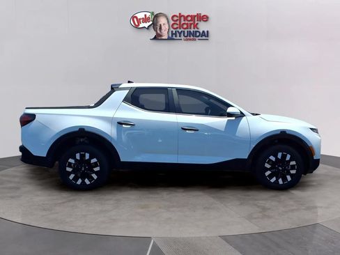Used 2025 Hyundai Santa Cruz SE FWD image 6