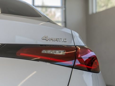 Used 2024 Mercedes-Benz GLC 300 4MATIC image 24