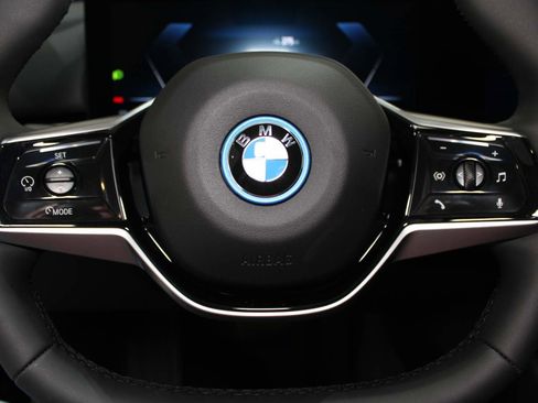 Used 2024 BMW i5 eDrive40i w/ Premium Package image 21
