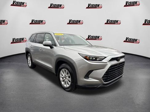 Used 2025 Toyota Grand Highlander AWD image 3