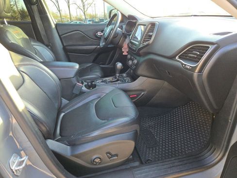Used 2019 Jeep Cherokee Trailhawk image 8