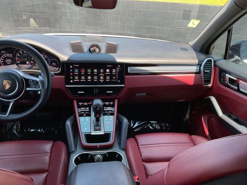Used 2023 Porsche Cayenne Platinum Edition AWD/4WD image 16