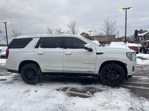 Used 2022 GMC Yukon SLT w/ SLT Premium Package image 4