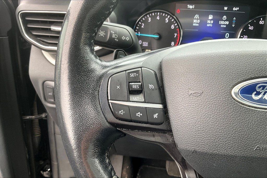 Used 2020 Ford Explorer XLT w/ Equipment Group 202A AWD/4WD image 17