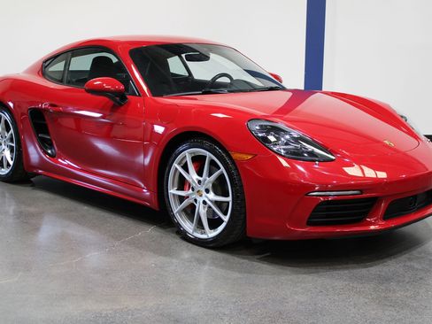 Used 2021 Porsche 718 Cayman S RWD image 2