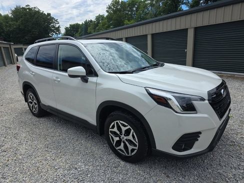 Used 2023 Subaru Forester Premium AWD/4WD image 9