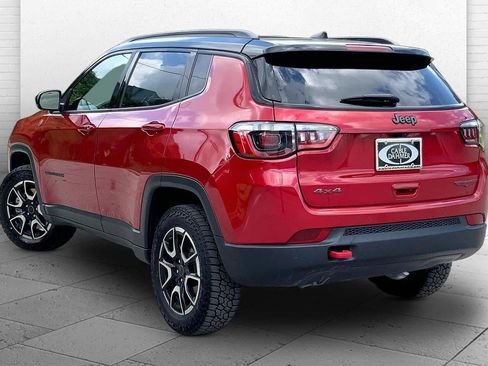 Used 2025 Jeep Compass Trailhawk AWD/4WD image 11