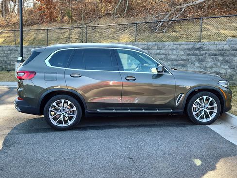 Used 2022 BMW X5 xDrive45e w/ Climate Comfort Package image 11