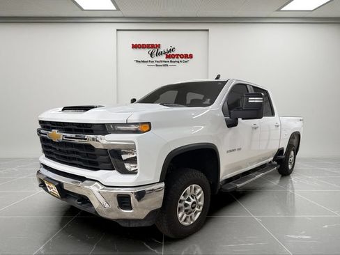 Used 2024 Chevrolet Silverado 2500 LT AWD/4WD image 3