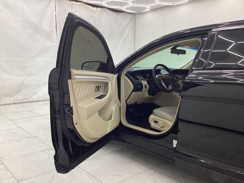 Used 2017 Ford Taurus SE image 16