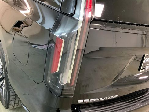 Used 2023 Cadillac Escalade Sport Platinum image 29