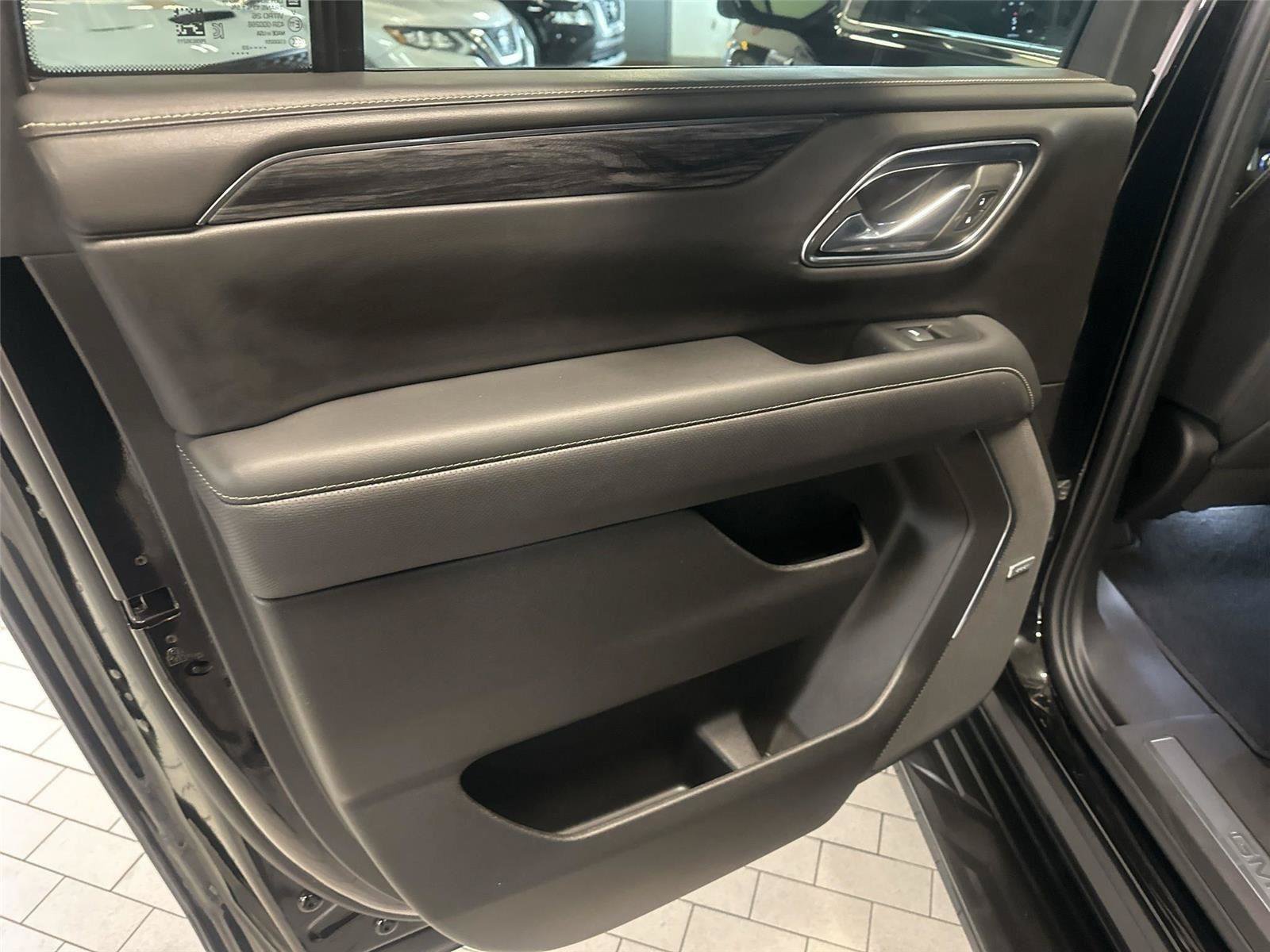Used 2023 GMC Yukon XL SLT w/ SLT Premium Package AWD/4WD image 20