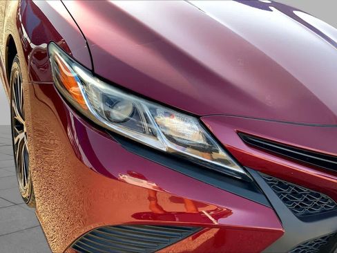 Used 2018 Toyota Camry SE w/ Moonroof Package FWD image 28