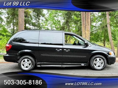 Used 2005 Dodge Grand Caravan SXT image 11