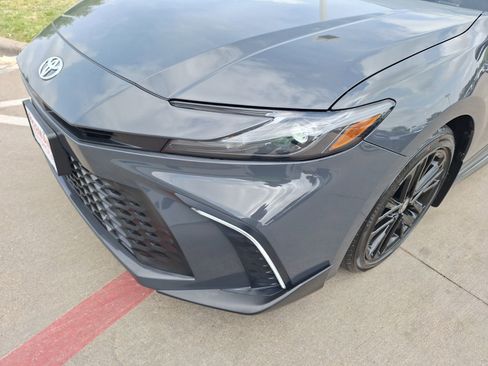 Used 2025 Toyota Camry SE image 10