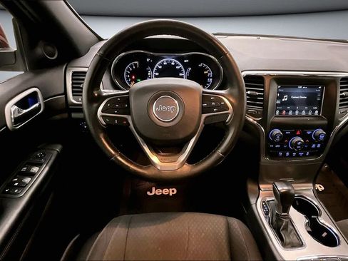 Used 2020 Jeep Grand Cherokee Laredo AWD/4WD image 8