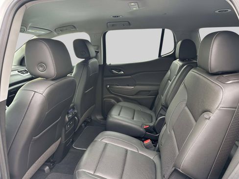 Used 2023 GMC Acadia SLT w/ Elevation Edition image 7
