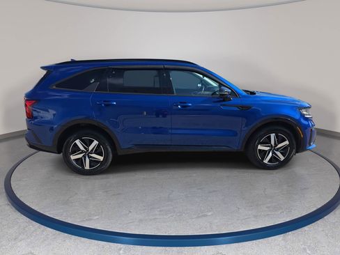 Used 2022 Kia Sorento S w/ Panoramic Sunroof Package FWD image 4