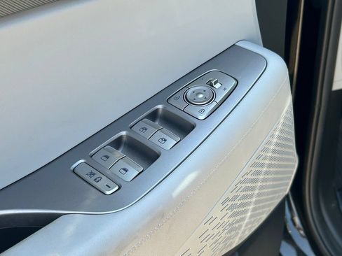 Used 2025 Hyundai Palisade SE FWD image 22