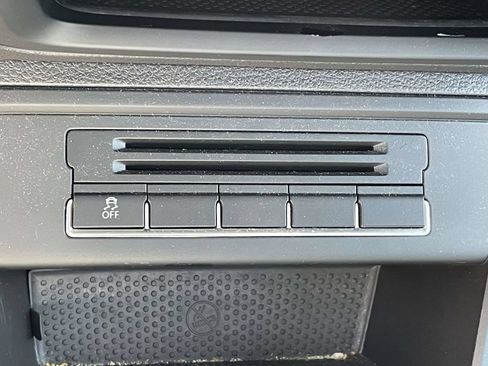 Used 2015 Volkswagen Tiguan SEL FWD image 34