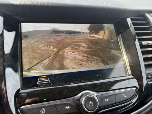 Used 2018 Chevrolet Trax LT w/ LT Convenience Package image 16