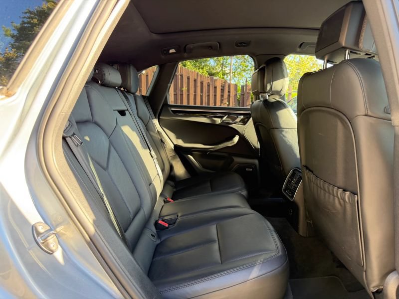 Used 2020 Porsche Macan AWD/4WD image 25