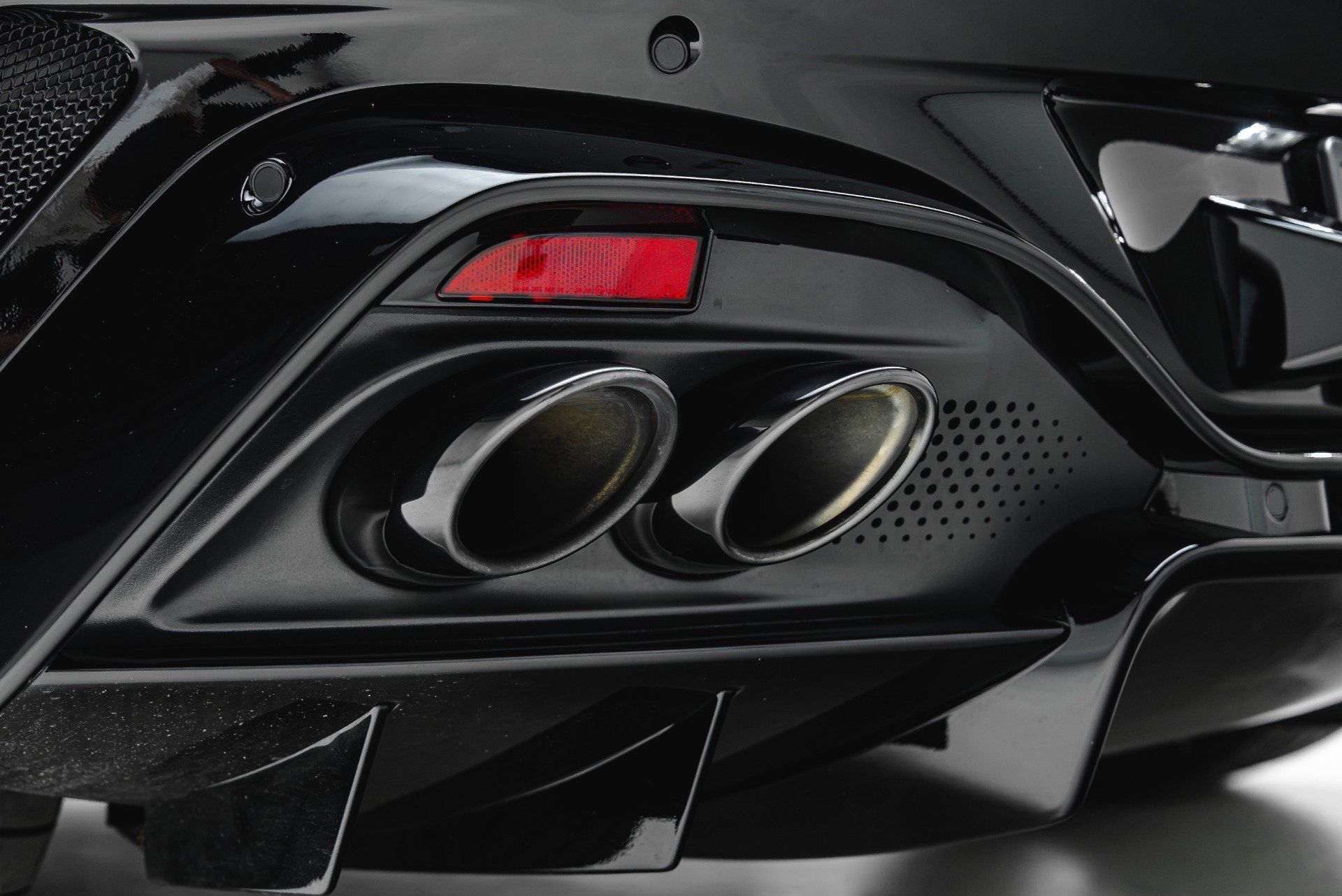 Used 2025 Aston Martin V8 Vantage Coupe RWD image 30
