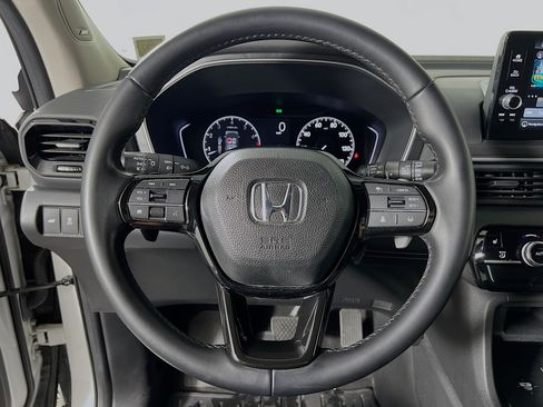 Used 2023 Honda Pilot Touring image 12