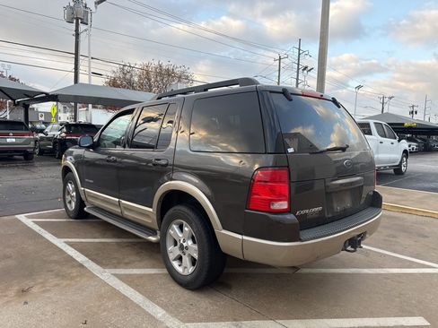 Used 2005 Ford Explorer Eddie Bauer image 3