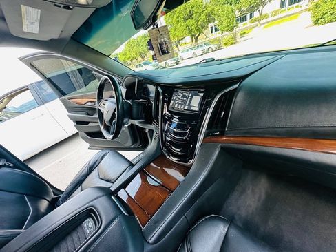 Used 2018 Cadillac Escalade 4WD image 28