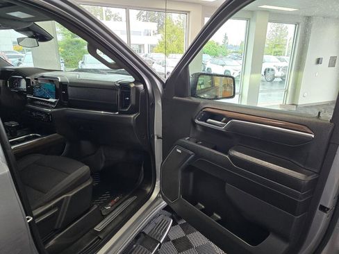 Used 2025 Chevrolet Silverado 1500 LT Trail Boss w/ Convenience Package II AWD/4WD image 45