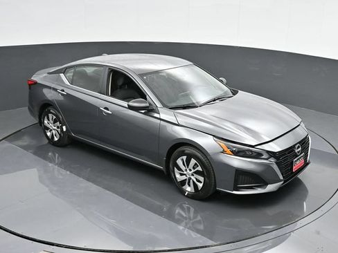 Used 2025 Nissan Altima 2.5 S FWD image 28
