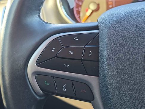 Used 2018 Jeep Grand Cherokee Laredo image 27