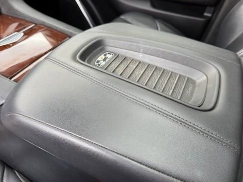 Used 2019 Cadillac Escalade Premium Luxury image 25