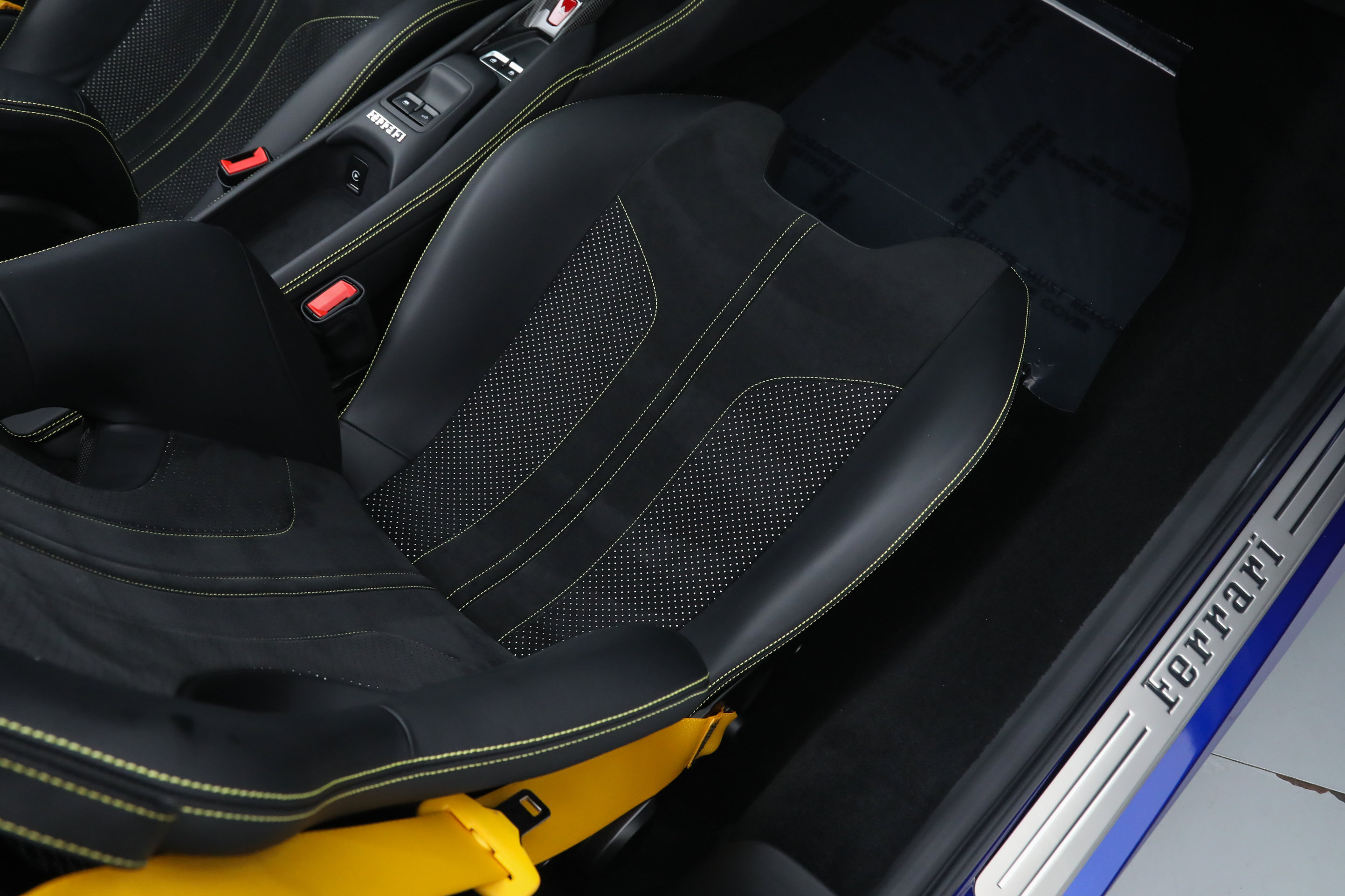Certified 2022 Ferrari F8 Tributo RWD image 24