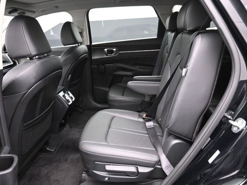 Used 2025 Kia Sorento SX image 2