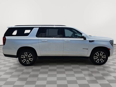 Used 2021 GMC Yukon XL AT4 w/ AT4 Premium Package AWD/4WD image 9