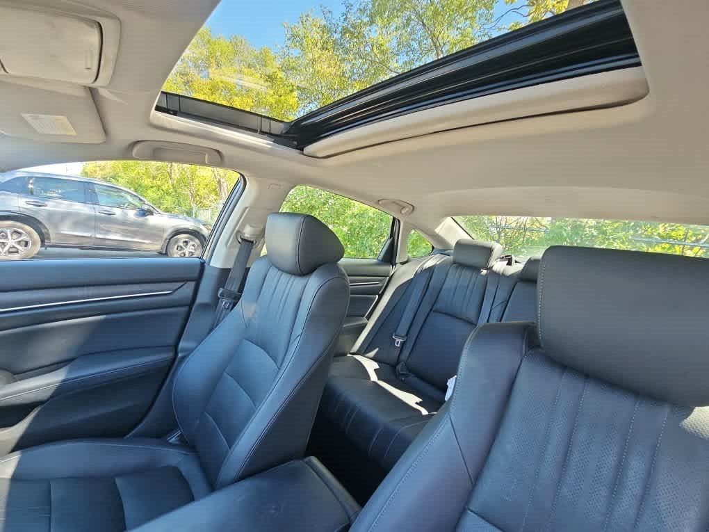 Used 2018 Honda Accord Touring image 8