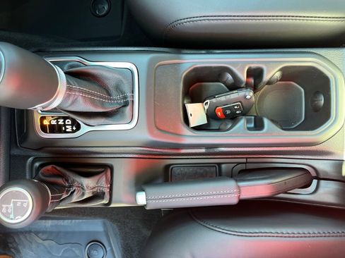 New 2025 Jeep Wrangler Unlimited Rubicon image 26