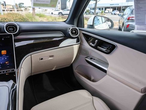 Used 2025 Mercedes-Benz GLC 350e GLC 350e image 6