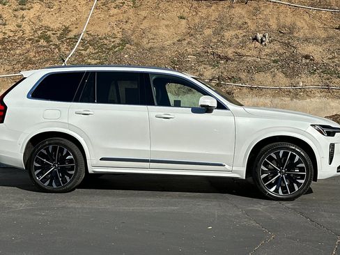 New 2026 Volvo XC90 T8 Plus image 4