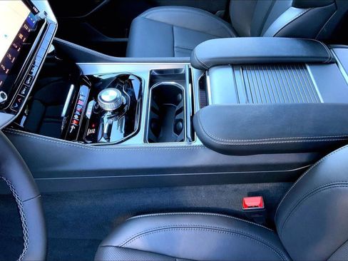 New 2026 Jeep Grand Wagoneer Limited w/ Premium Group II AWD/4WD image 8