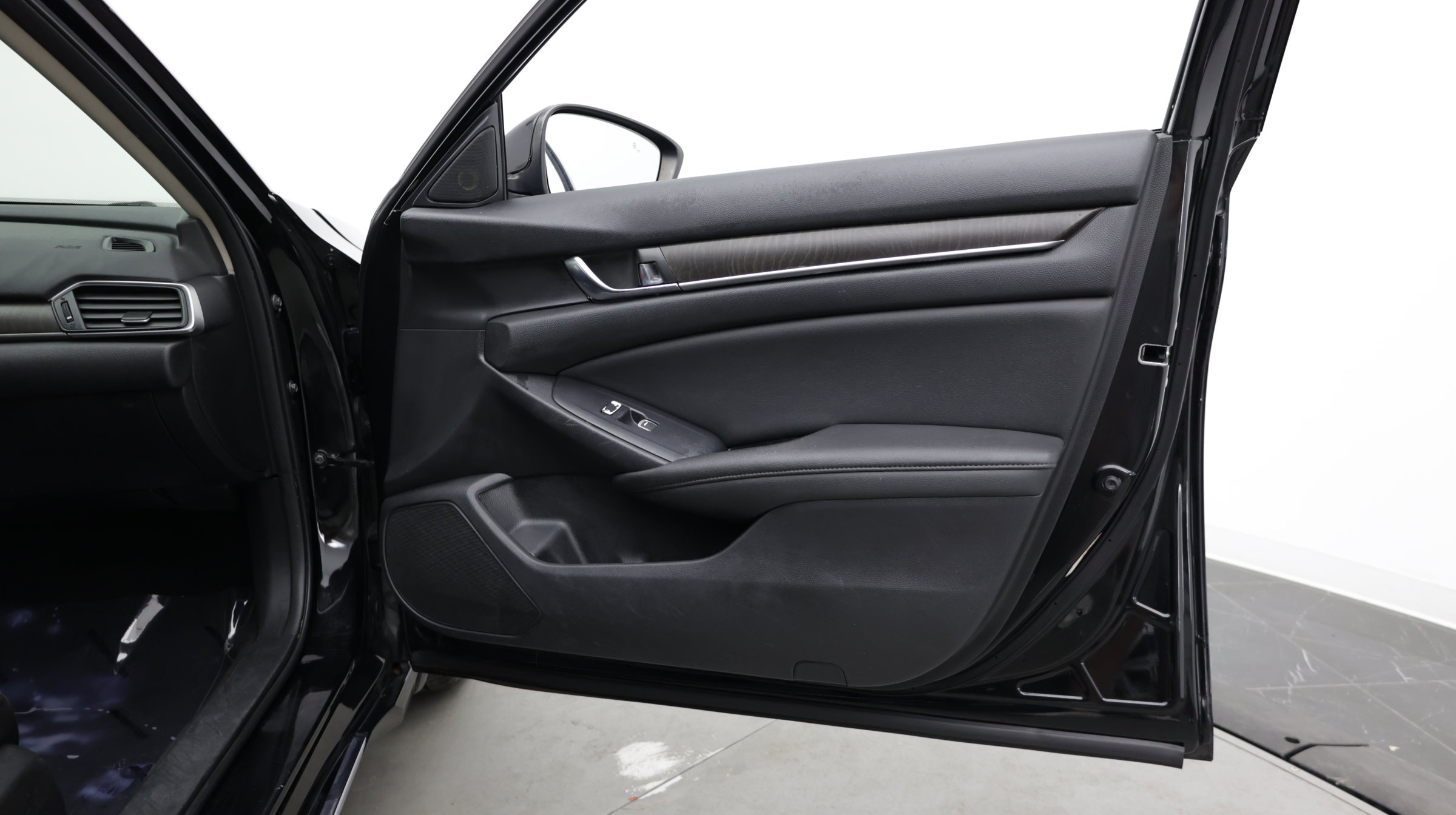 Used 2019 Honda Accord EX image 35