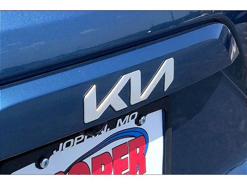 Used 2023 Kia Niro SX Touring FWD image 30