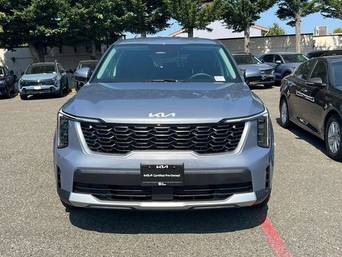 Certified 2025 Kia Sorento LX FWD image 4