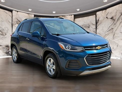 Used 2019 Chevrolet Trax LT w/ LT Convenience Package FWD image 8
