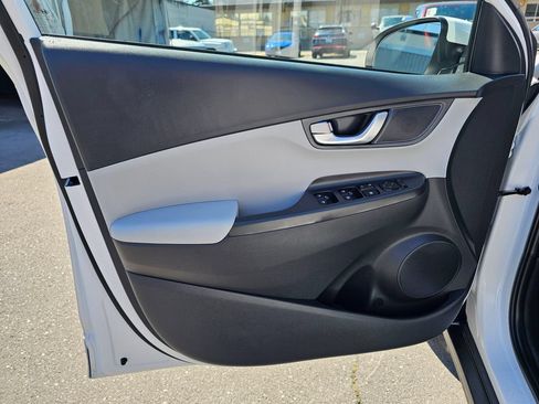 Used 2023 Hyundai Kona SE FWD image 21
